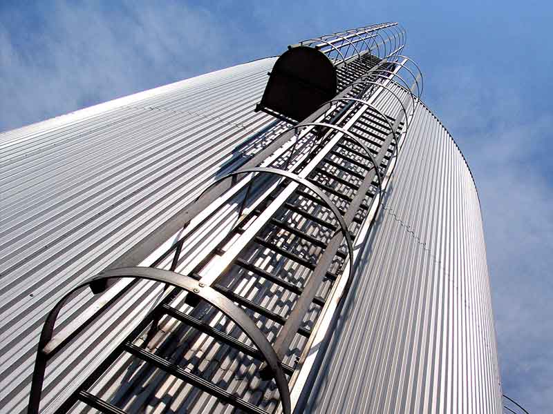 Silos for agricultural enterprises are made of aluminium, which is produced with anode paste.