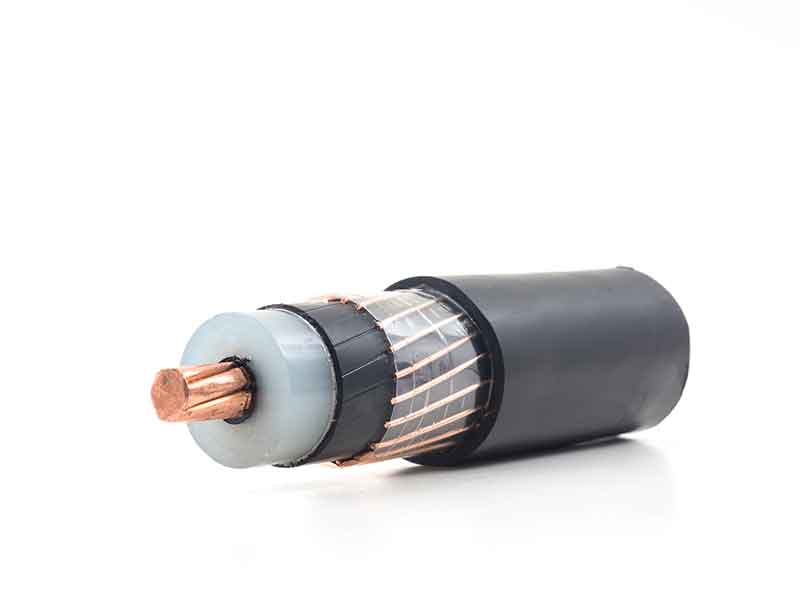 Cable chunk with visible cable insulation mass layers produced with semi conductive cable compounding technology by BUSS.